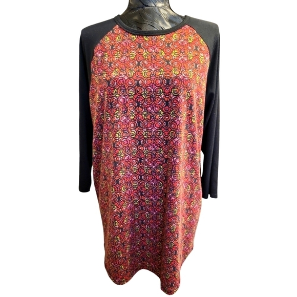 LuLaRoe Tops - Lularoe XL Randy style baseball style sleeve